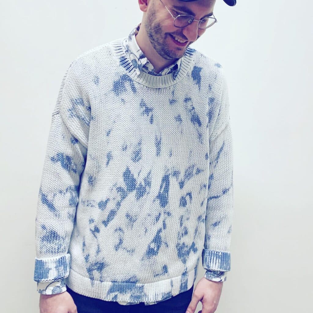 My new snazzy sweater | #sweater #newclothes #genderless | 🥼🧵🥃